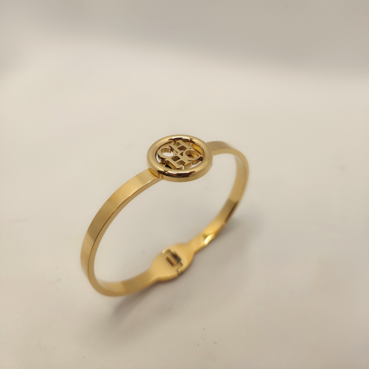 Conjunto de Joyería Circular con Detalles Grabados 100% Acero Bañado en Oro 18K