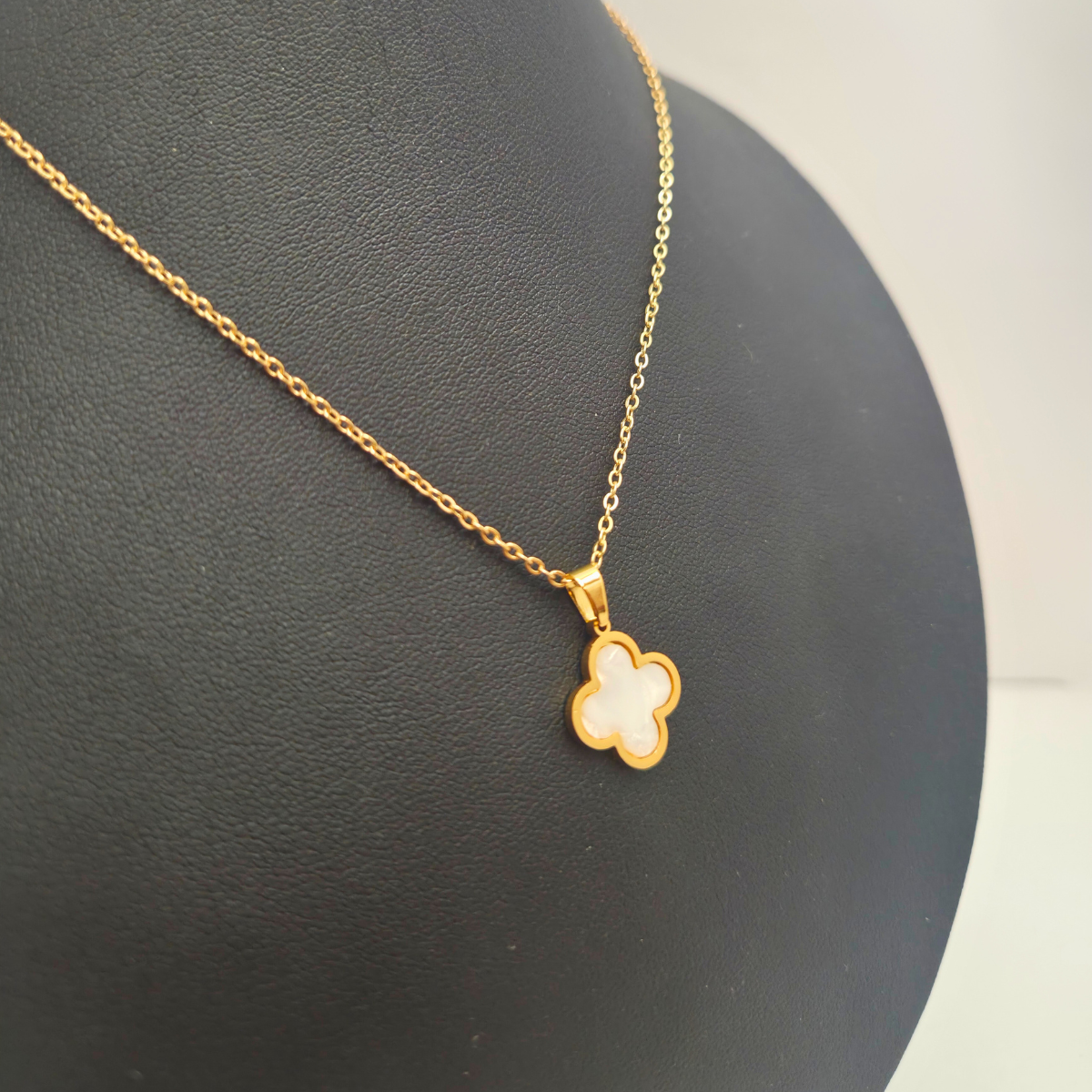 Conjunto de Joyería Trébol Blanco Nácar 100% Acero Bañado en Oro 18K