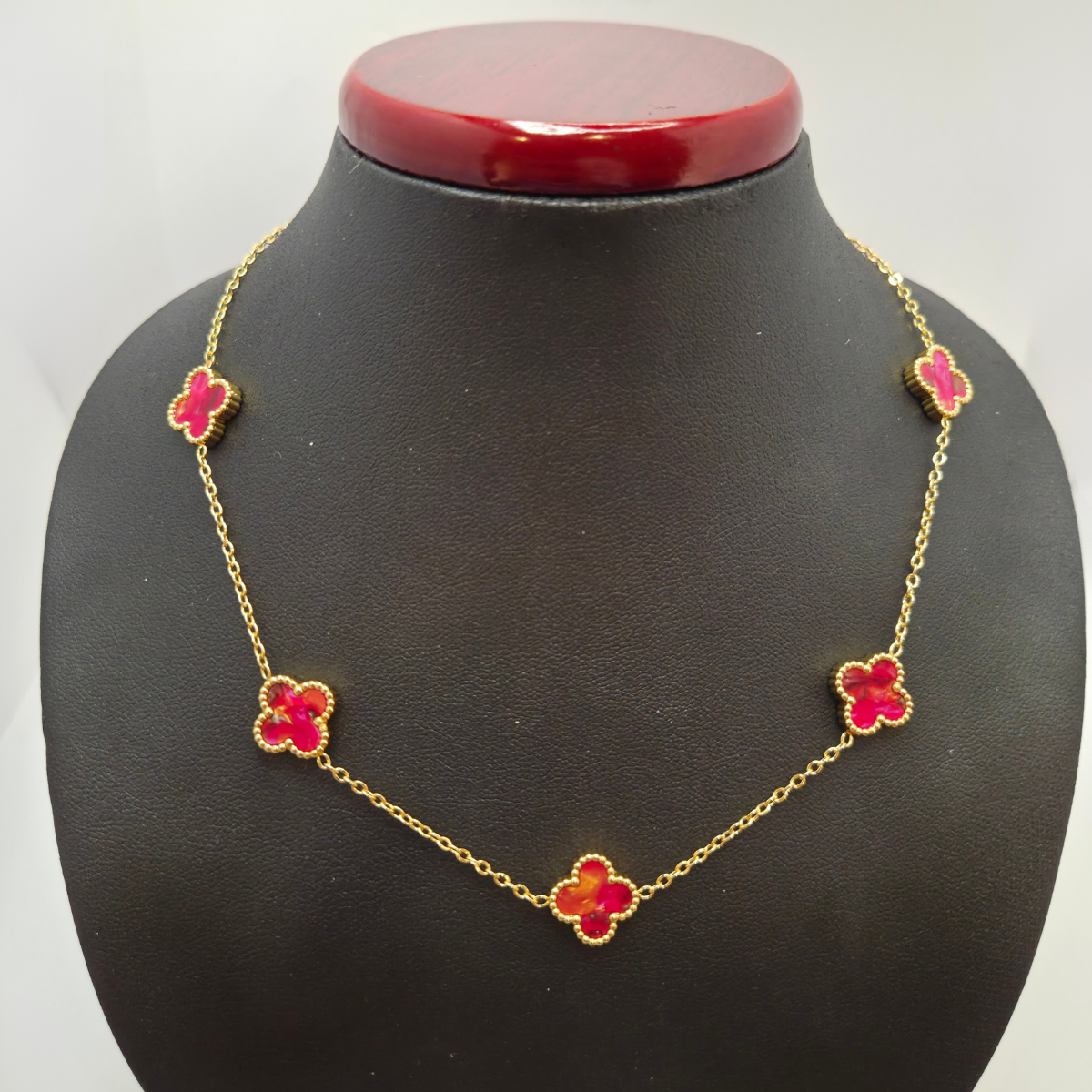 Conjunto Completo de Acero Chapado en Oro de 18K 100% con Tréboles Rojos