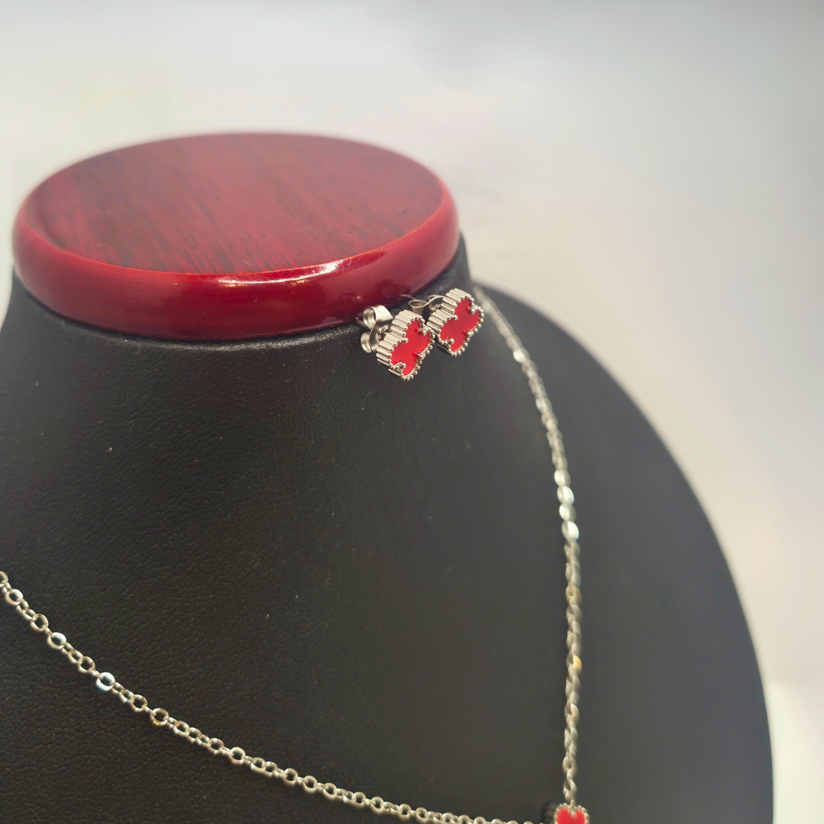 Conjunto de Joyería Trébol Rojo 100% Acero Inoxidable Color Plata