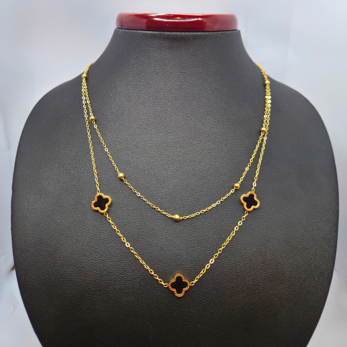 Collar Doble Cadena con Tréboles Negros y Bolitas - 100% Acero Bañado en Oro 18K