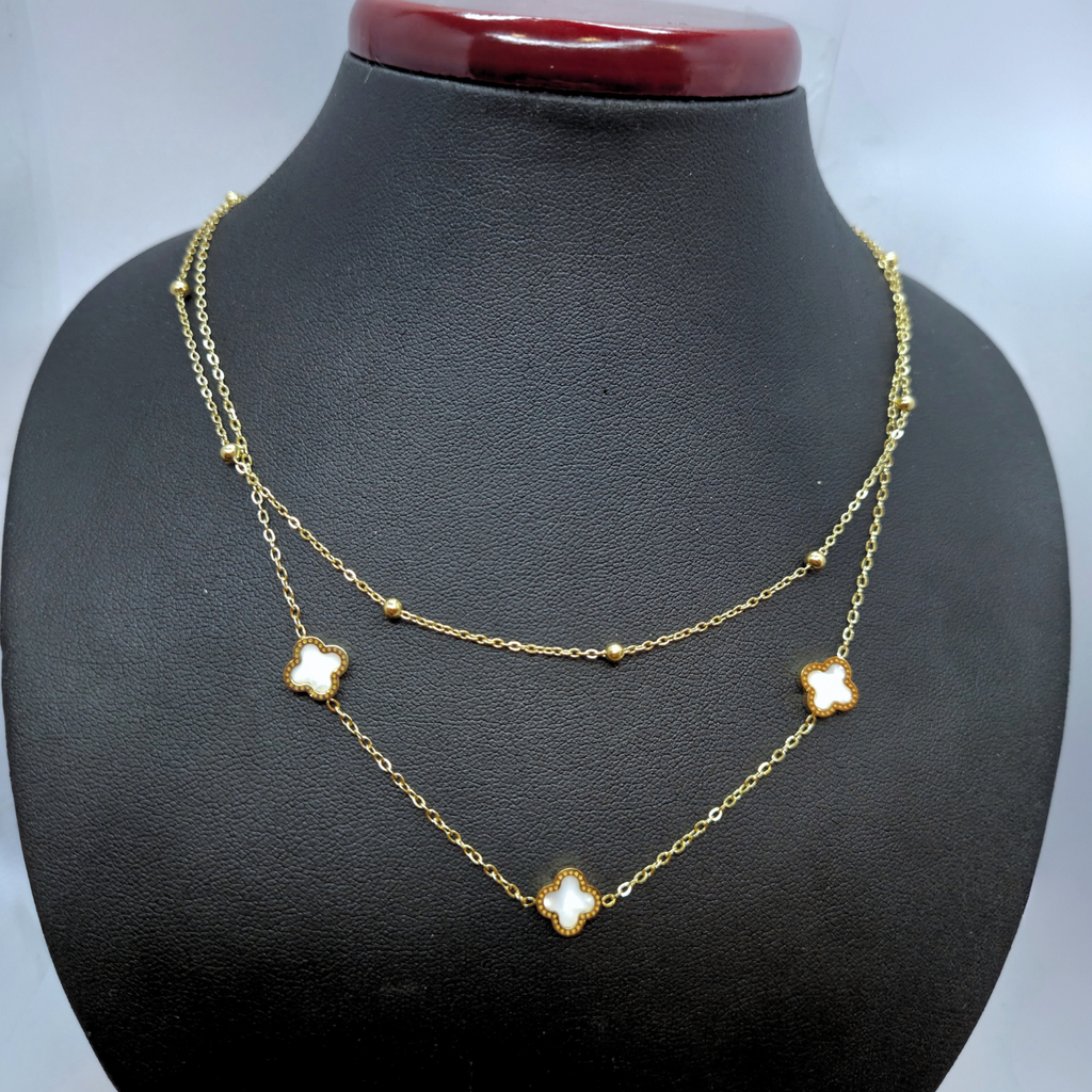 Collar Doble Cadena con Tréboles Blancos y Bolitas - 100% Acero Bañado en Oro 18K