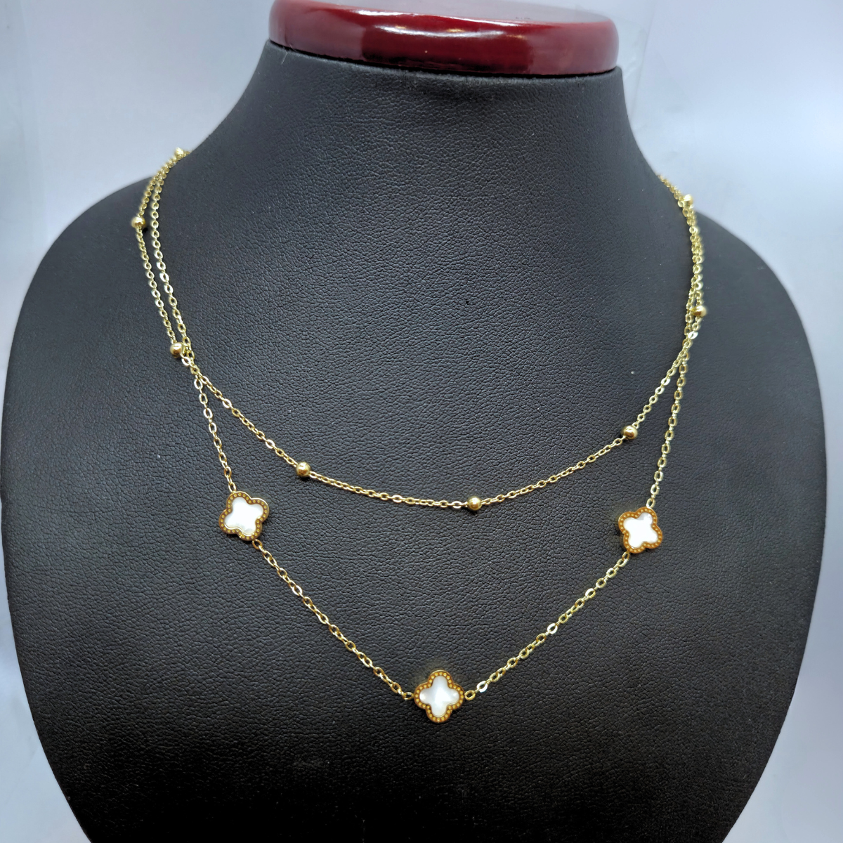Collar Doble Cadena con Tréboles Blancos y Bolitas - 100% Acero Bañado en Oro 18K
