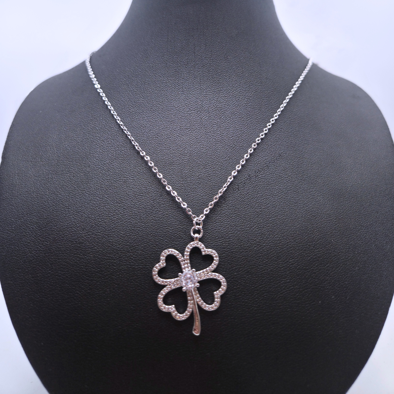 Collar de Trébol de Corazones y Circonitas 100% Acero Inoxidable Color Plata