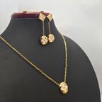 Conjunto de Joyería Trébol Nácar con Detalle Central 100% Acero Bañado en Oro 18K