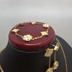 Conjunto de Joyería Trébol Nácar con Detalle Central 100% Acero Bañado en Oro 18K