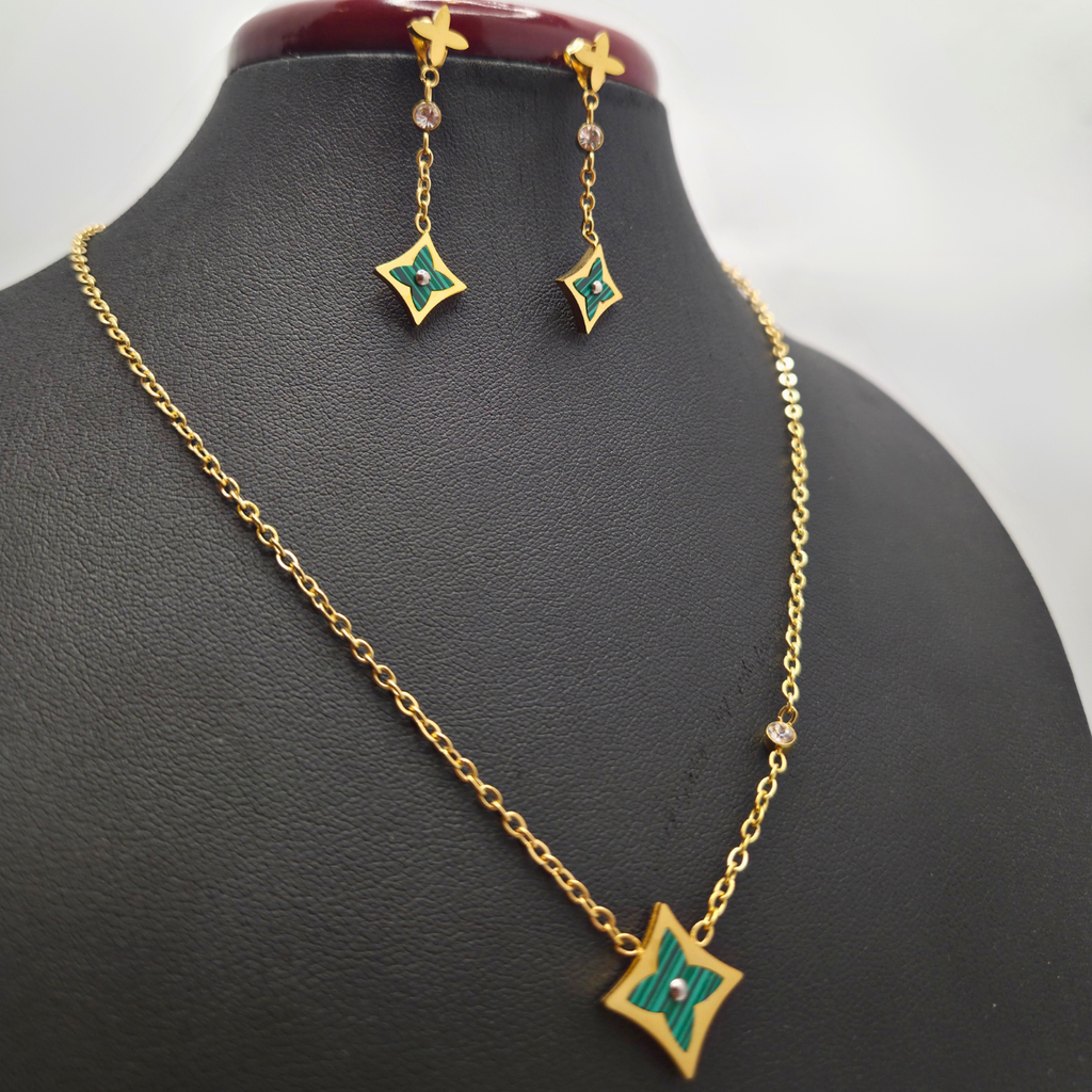 Collar con Colgante de Estrella Verde Malaquita 100% Acero Bañado en Oro 18K