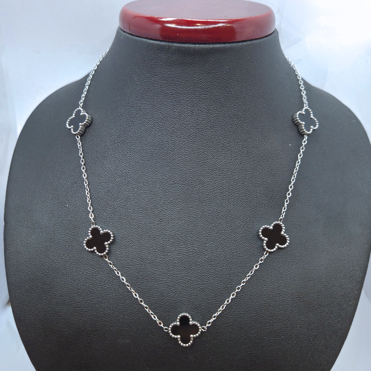 Collar Largo de Tréboles Negros - 100% Acero Bañado en Plata
