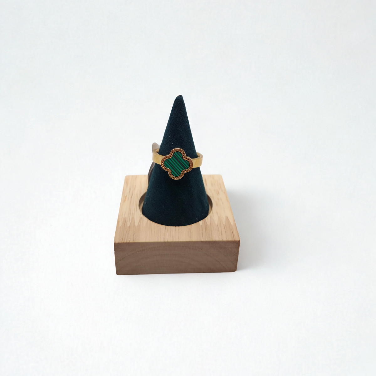 Bague trèfle vert malachite avec garniture en perles, 100 % acier plaqué or 18 carats 