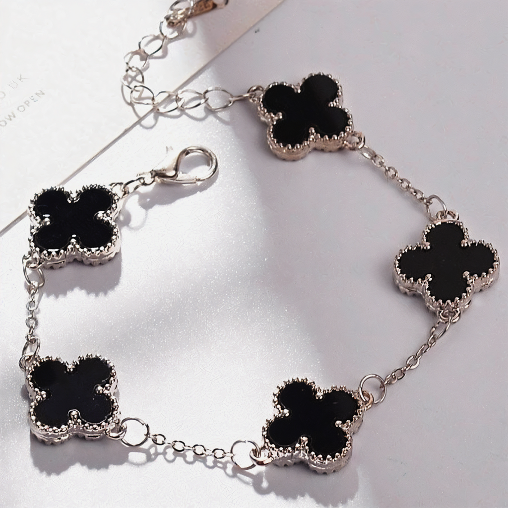 Pulsera de Trébol con Ónix Negro 100% Acero Bañada en Oro Blanco de 18K - Elegancia Moderna