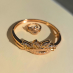 Conjunto de Brazalete y Anillo Flor de Loto - 100% Acero Bañado en Oro 18K