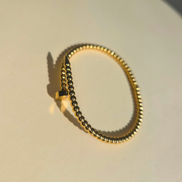 Bracelet clou texturé en acier plaqué or 18 carats
