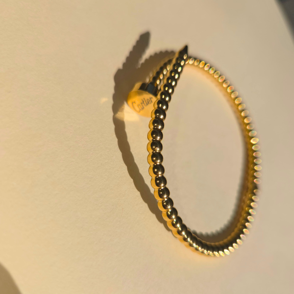 Bracelet clou texturé en acier plaqué or 18 carats