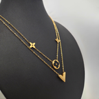 Collar Doble Cadena con Colgantes Florales y "V" 100% Acero Bañado en Oro 18K
